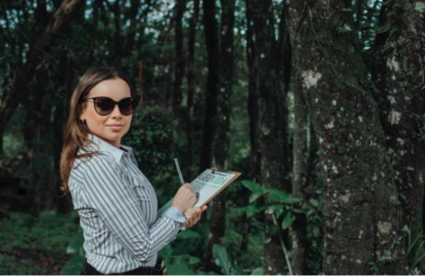 Dra. Eng. Agrônoma Nathália Leal de Carvalho em consultoria ambiental